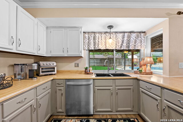 Image 21 of 44 For 5827 Lost Creek