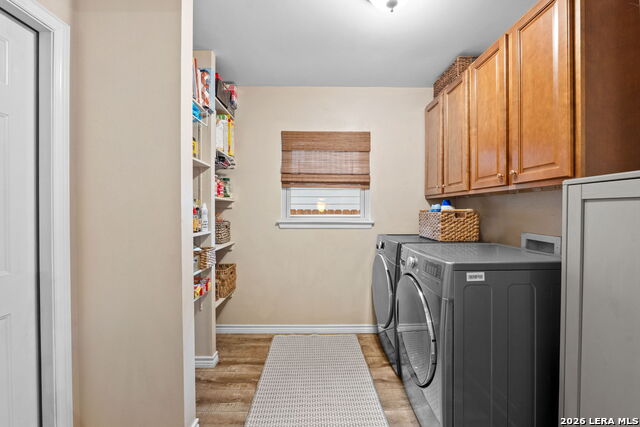 Image 23 of 44 For 5827 Lost Creek