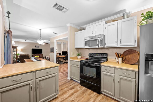 Image 24 of 44 For 5827 Lost Creek