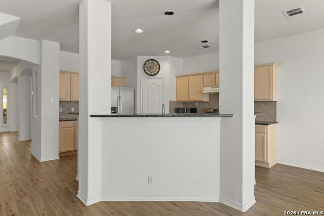 Listing photo id 10 for 910 Thomas Ridge