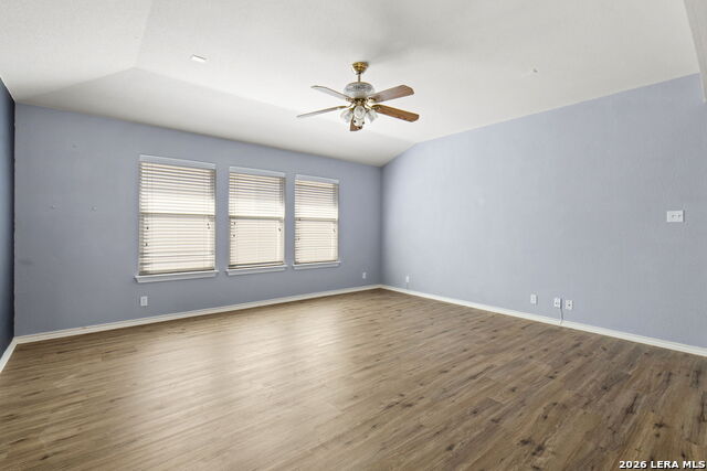 Listing photo id 23 for 910 Thomas Ridge