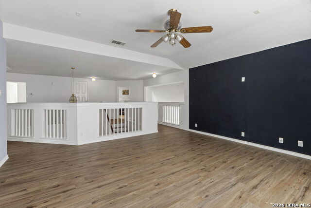 Listing photo id 24 for 910 Thomas Ridge