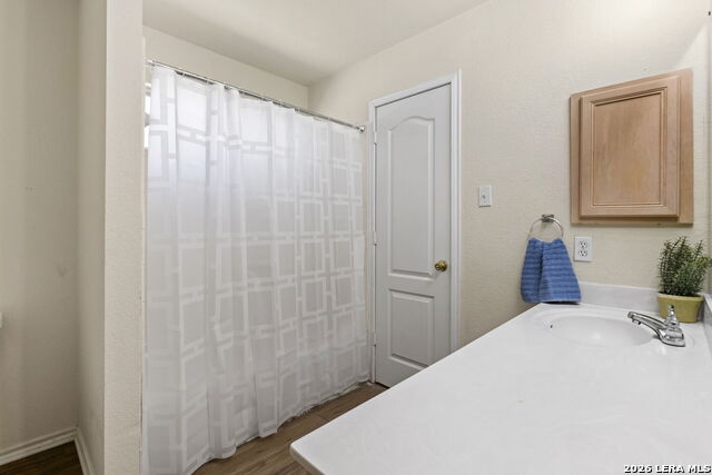 Listing photo id 29 for 910 Thomas Ridge