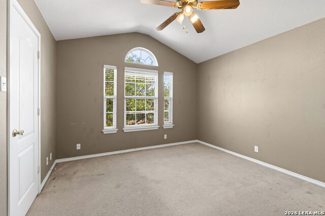 Listing photo id 31 for 910 Thomas Ridge