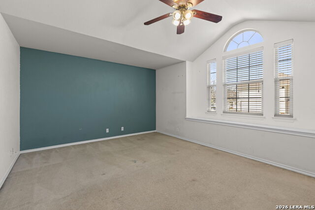 Listing photo id 33 for 910 Thomas Ridge