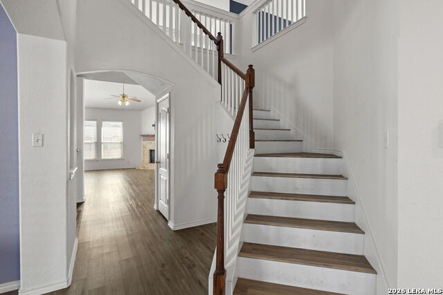 Listing photo id 3 for 910 Thomas Ridge