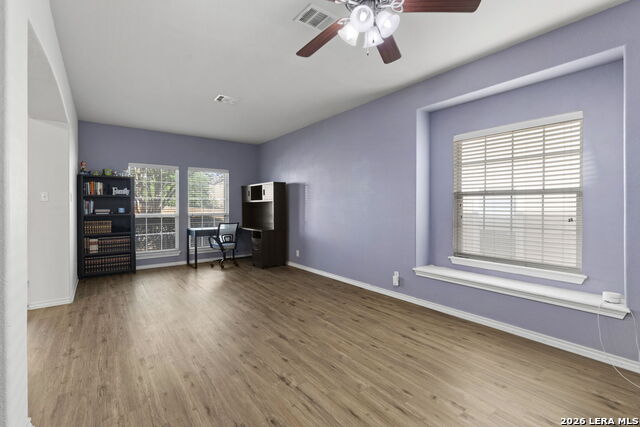 Listing photo id 4 for 910 Thomas Ridge