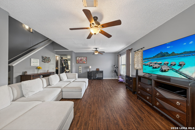 Image 4 of 23 For 6630 Meadow Fawn Dr