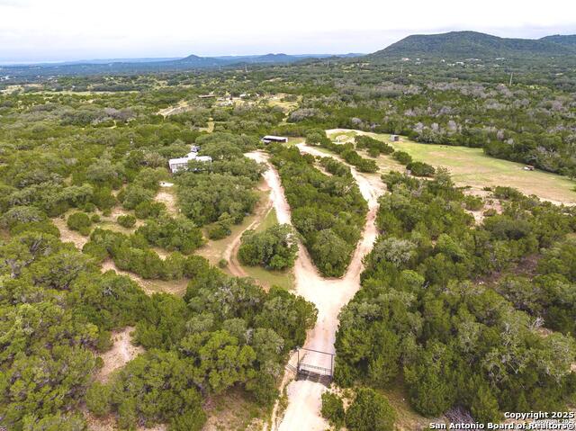 Listing photo id 4 for 475 Stoney Hill