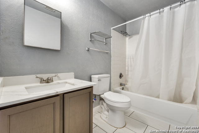Listing photo id 9 for 22 Mclennan Oak