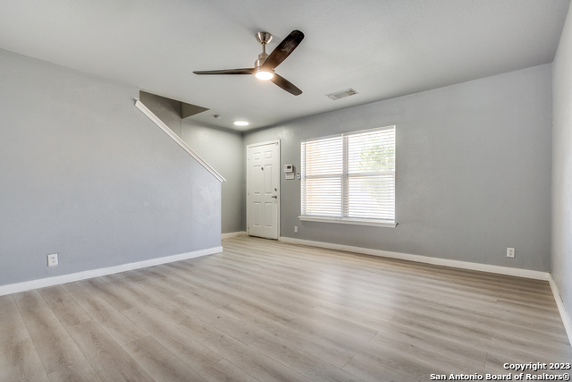 Listing photo id 0 for 22 Mclennan Oak