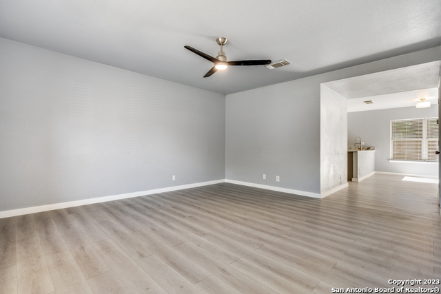 Listing photo id 1 for 22 Mclennan Oak