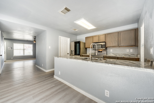 Listing photo id 2 for 22 Mclennan Oak