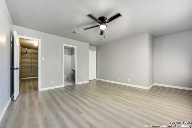 Listing photo id 6 for 22 Mclennan Oak