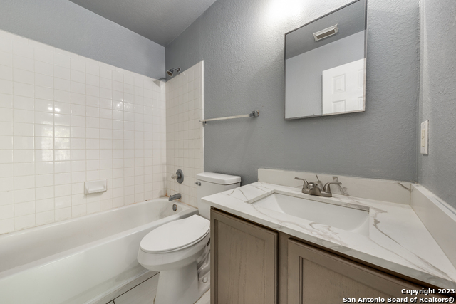Listing photo id 7 for 22 Mclennan Oak