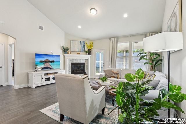 Image 4 of 40 For 706 Jett Stream