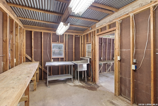 Image 36 of 52 For 2115 Mesa Verde Rd