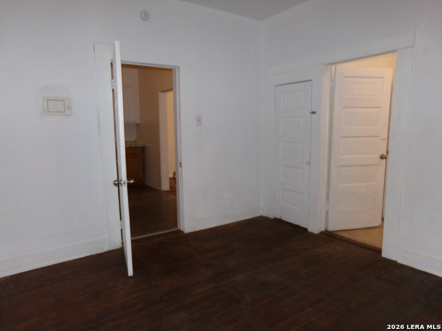 Image 10 of 18 For 3918 Martin St W