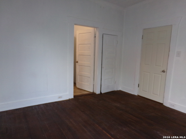 Image 11 of 18 For 3918 Martin St W