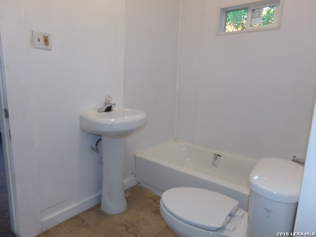 Image 12 of 18 For 3918 Martin St W