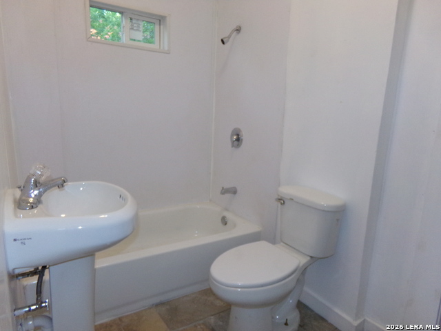 Image 13 of 18 For 3918 Martin St W