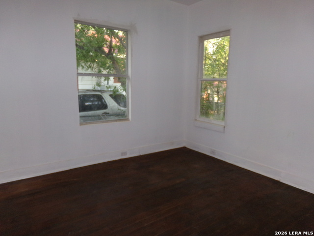 Image 14 of 18 For 3918 Martin St W