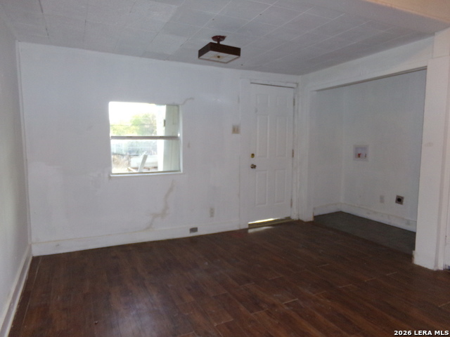 Image 15 of 18 For 3918 Martin St W