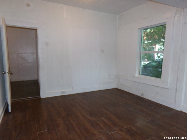 Image 17 of 18 For 3918 Martin St W