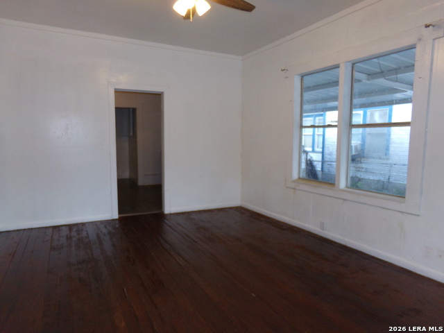 Image 5 of 18 For 3918 Martin St W