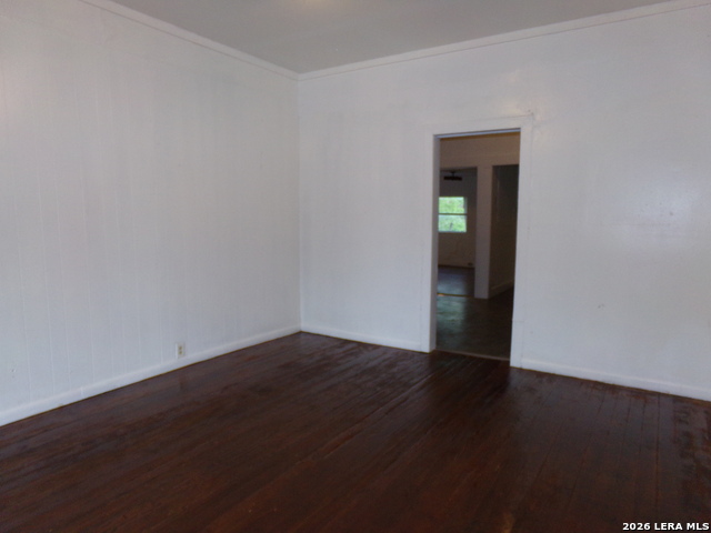 Image 6 of 18 For 3918 Martin St W