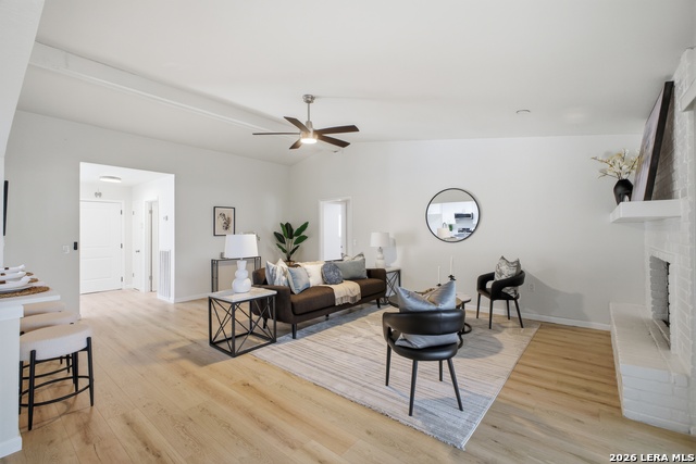 Image 23 of 39 For 13450 El Mirador St