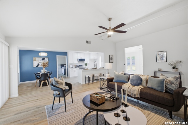 Image 26 of 39 For 13450 El Mirador St