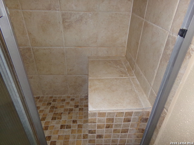 Image 17 of 27 For 13018 Heimer Rd  709