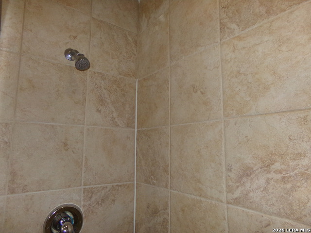 Image 18 of 27 For 13018 Heimer Rd  709