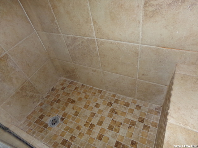 Image 19 of 27 For 13018 Heimer Rd  709