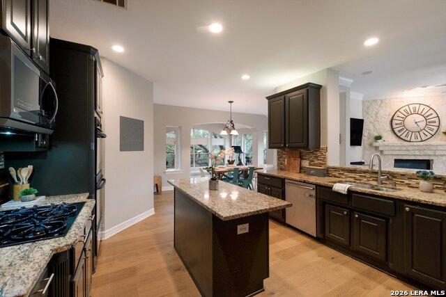 Image 10 of 35 For 422 Cadence  