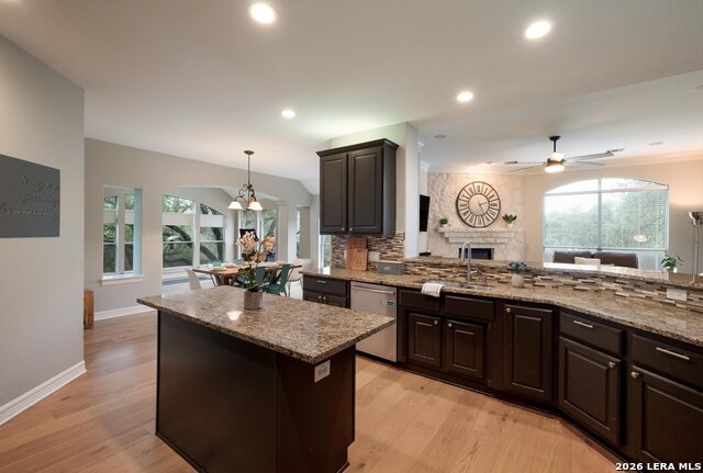 Image 11 of 35 For 422 Cadence  