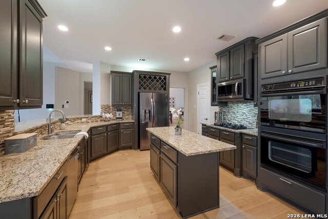 Image 13 of 35 For 422 Cadence  