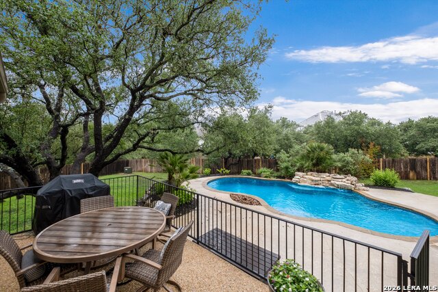 Image 32 of 35 For 422 Cadence  