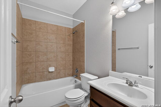 Image 21 of 28 For 225 Country Vale