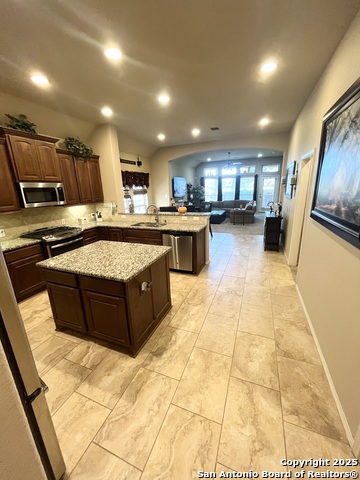 Image 14 of 24 For 8714 White Crown