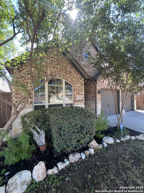 Image 2 of 24 For 8714 White Crown