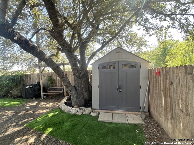 Image 23 of 24 For 8714 White Crown