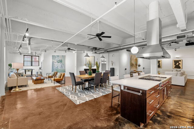 Image 11 of 32 For 1339 Flores St S 202