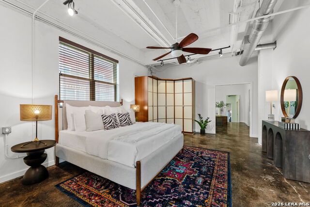 Image 15 of 32 For 1339 Flores St S 202