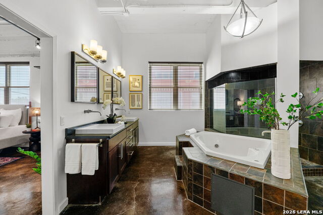 Image 17 of 32 For 1339 Flores St S 202