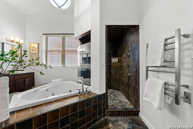 Image 18 of 32 For 1339 Flores St S 202