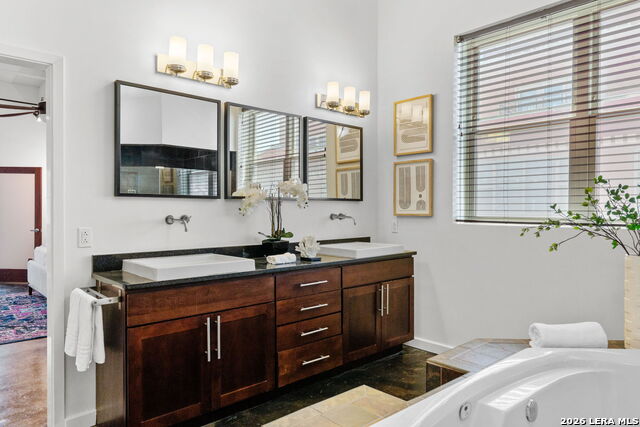 Image 19 of 32 For 1339 Flores St S 202