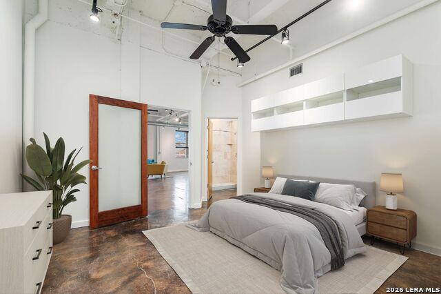 Image 20 of 32 For 1339 Flores St S 202