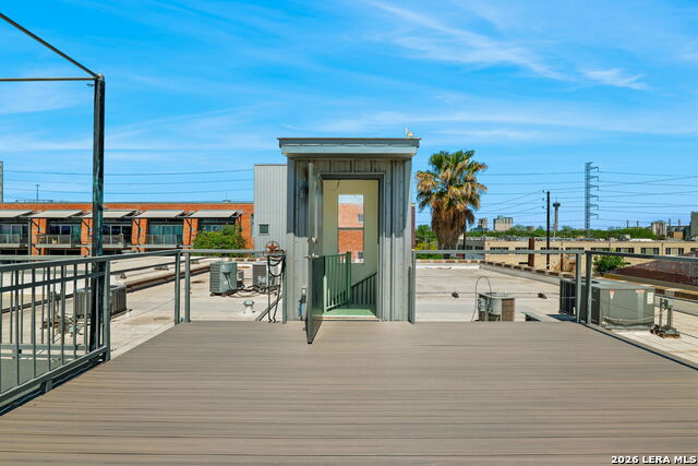 Image 25 of 32 For 1339 Flores St S 202